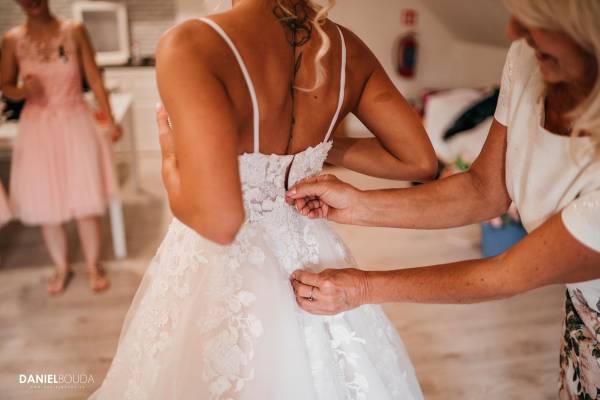 svatební šaty na zip